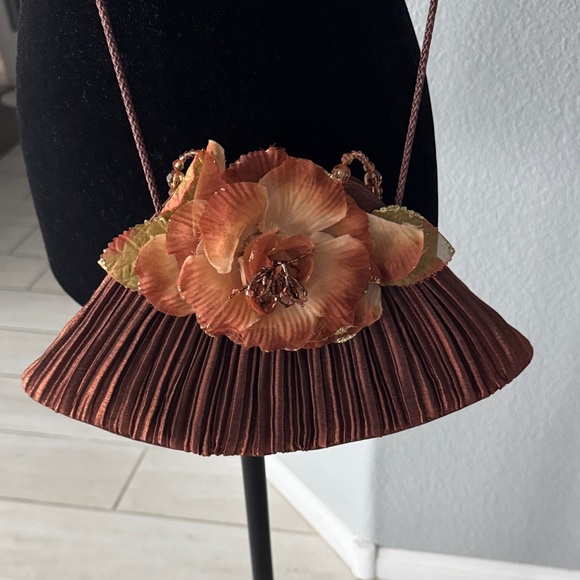 Gorgeous Evening Bag!! - Picture 2 of 5